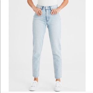 American Eagle | mom jean light wash